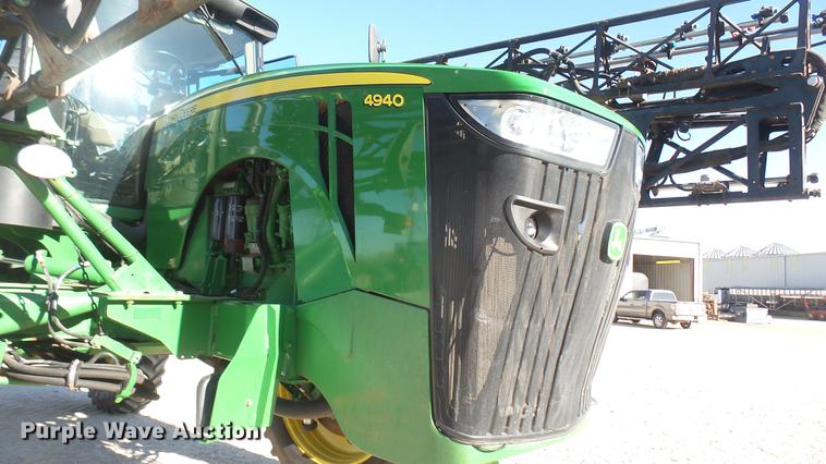image for item DC1976 2013 John Deere 4940 self-propelled applicator