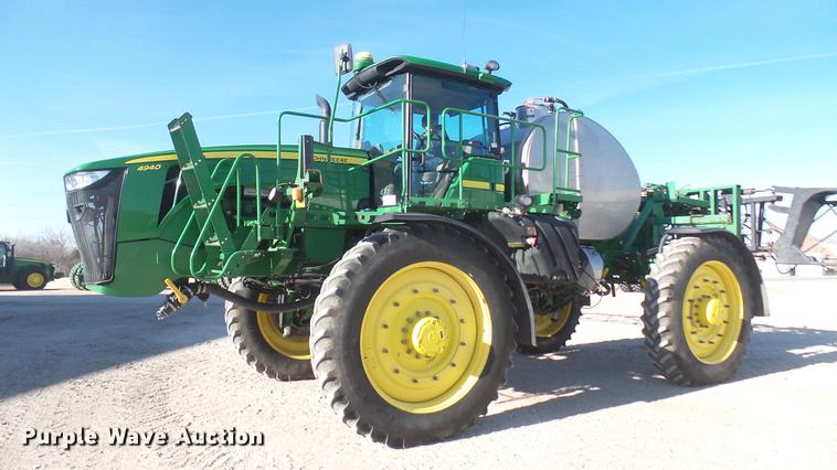 image for item DC1976 2013 John Deere 4940 self-propelled applicator