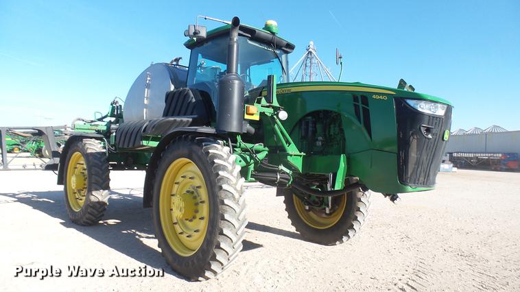 image for item DC1976 2013 John Deere 4940 self-propelled applicator