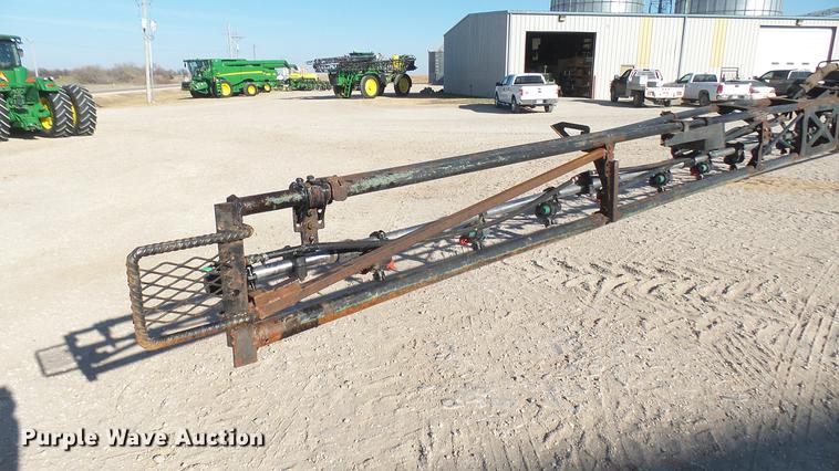 image for item DC1976 2013 John Deere 4940 self-propelled applicator