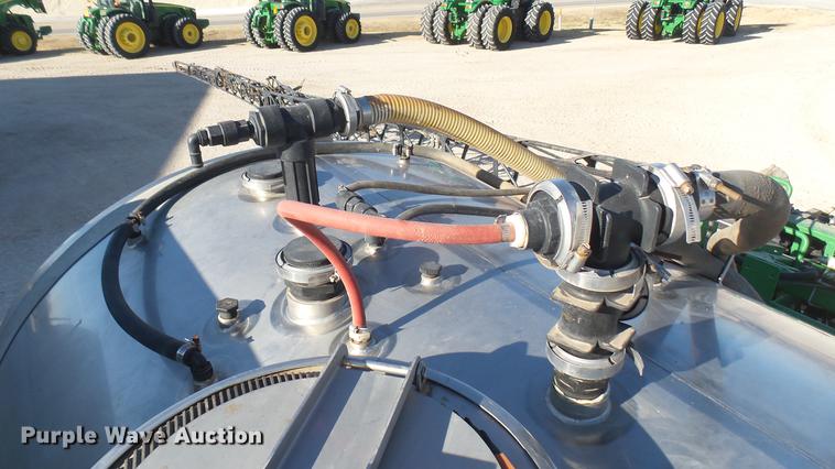 image for item DC1976 2013 John Deere 4940 self-propelled applicator