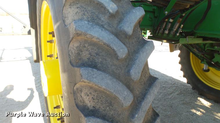 image for item DC1976 2013 John Deere 4940 self-propelled applicator