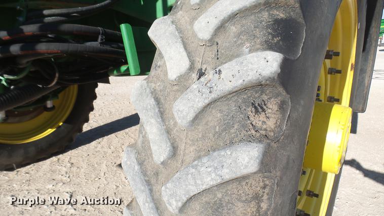 image for item DC1976 2013 John Deere 4940 self-propelled applicator
