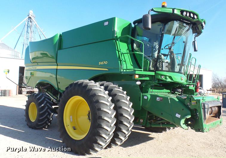 image for item DC1977 2013 John Deere S670 STS combine