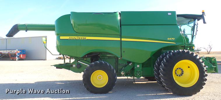 image for item DC1977 2013 John Deere S670 STS combine
