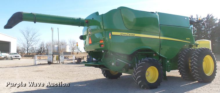 image for item DC1977 2013 John Deere S670 STS combine