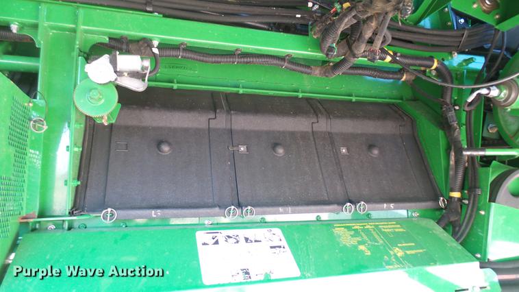 image for item DC1977 2013 John Deere S670 STS combine