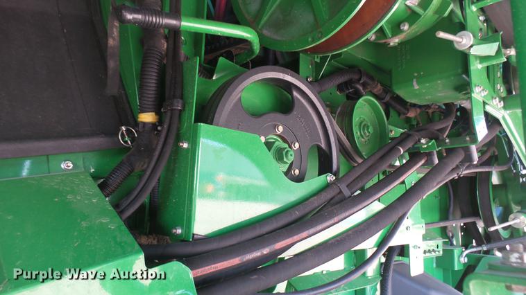 image for item DC1977 2013 John Deere S670 STS combine