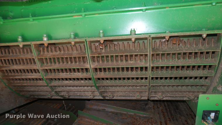 image for item DC1977 2013 John Deere S670 STS combine