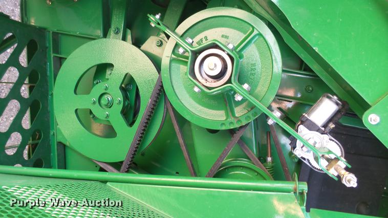 image for item DC1977 2013 John Deere S670 STS combine