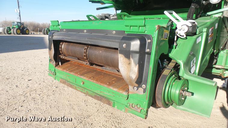 image for item DC1977 2013 John Deere S670 STS combine