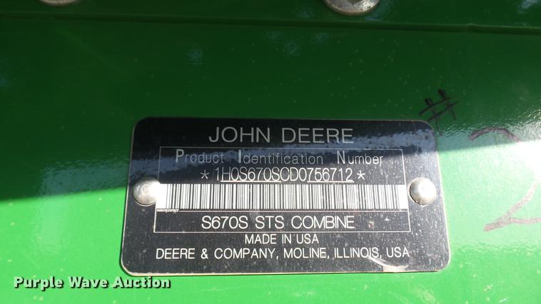 image for item DC1977 2013 John Deere S670 STS combine