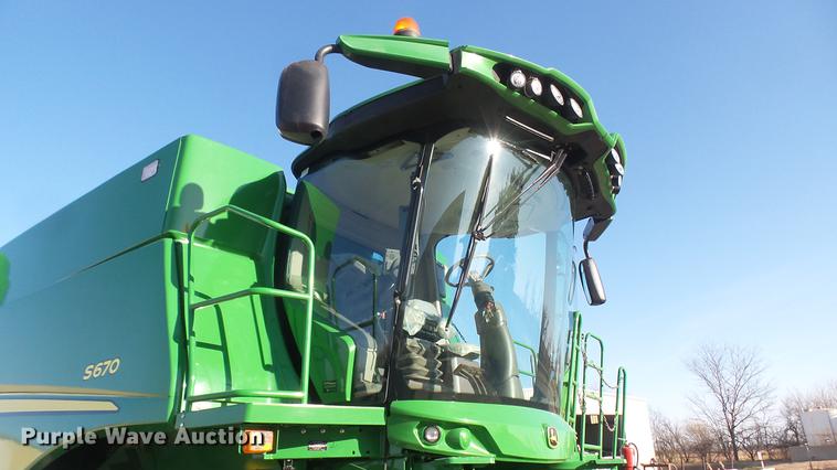 image for item DC1977 2013 John Deere S670 STS combine