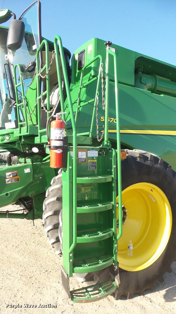image for item DC1977 2013 John Deere S670 STS combine