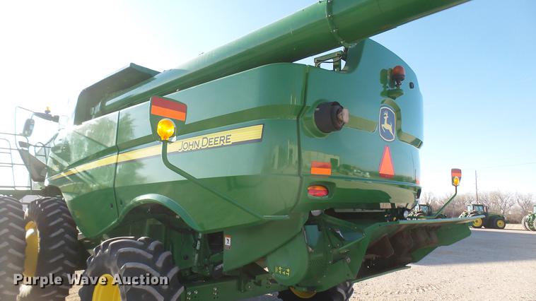 image for item DC1977 2013 John Deere S670 STS combine