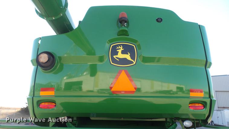 image for item DC1977 2013 John Deere S670 STS combine
