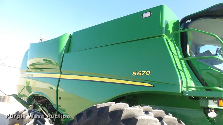 image for item DC1977 2013 John Deere S670 STS combine