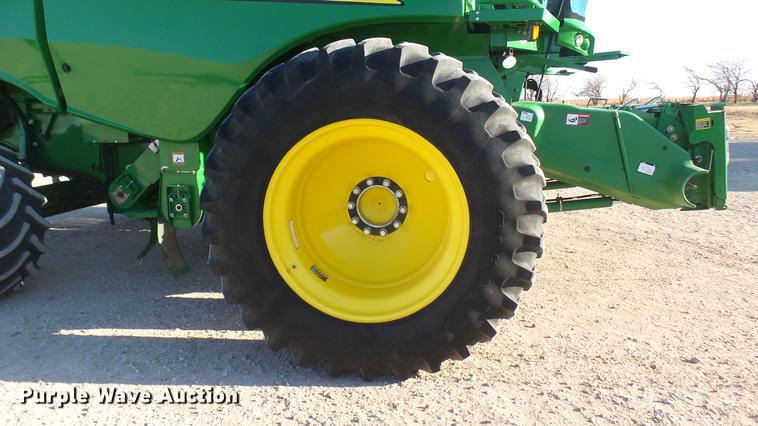 image for item DC1977 2013 John Deere S670 STS combine