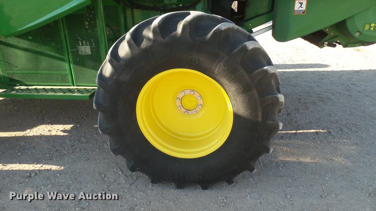 image for item DC1977 2013 John Deere S670 STS combine