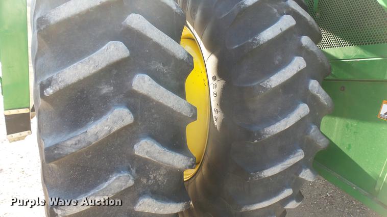 image for item DC1977 2013 John Deere S670 STS combine