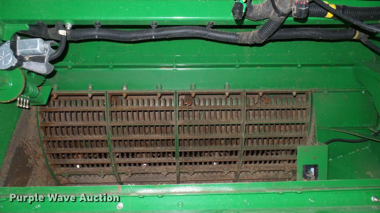 image for item DC1977 2013 John Deere S670 STS combine