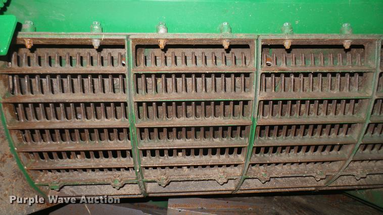 image for item DC1977 2013 John Deere S670 STS combine