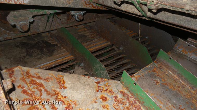 image for item DC1977 2013 John Deere S670 STS combine