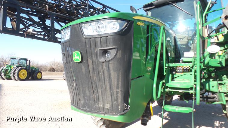 image for item DC1978 2013 John Deere 4940 self-propelled applicator