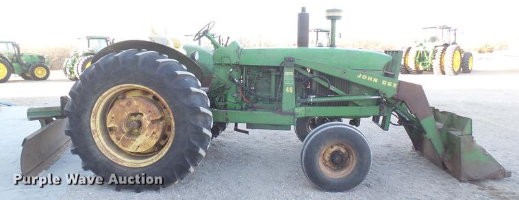 image for item DC1981 John Deere 4010 tractor