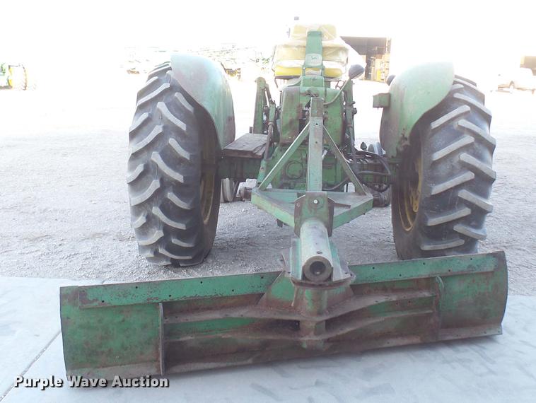image for item DC1981 John Deere 4010 tractor