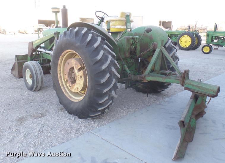 image for item DC1981 John Deere 4010 tractor