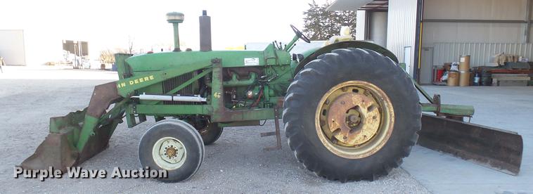 image for item DC1981 John Deere 4010 tractor
