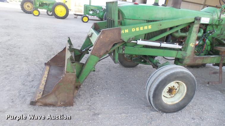 image for item DC1981 John Deere 4010 tractor