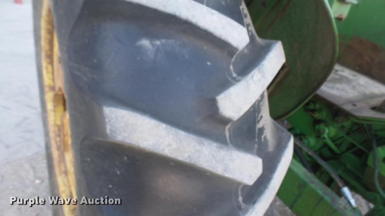 image for item DC1981 John Deere 4010 tractor