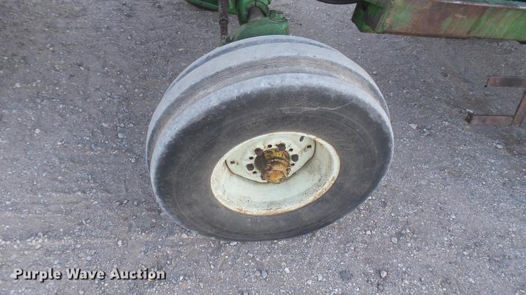 image for item DC1981 John Deere 4010 tractor