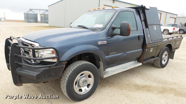 image for item DC2350 2007 Ford F350 Super Duty XLT flatbed pickup truck