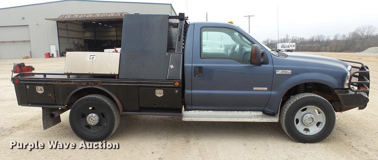image for item DC2350 2007 Ford F350 Super Duty XLT flatbed pickup truck