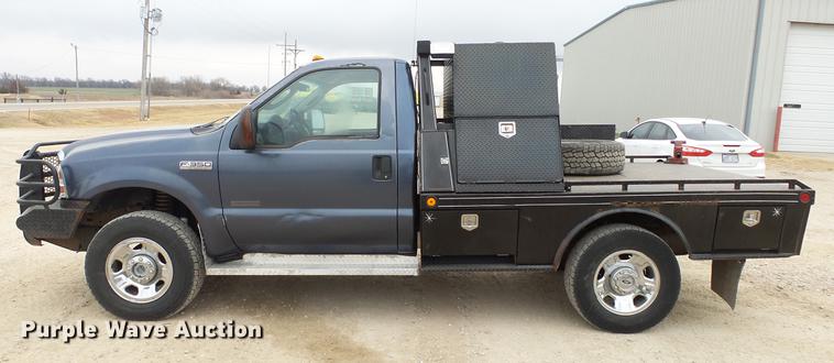 image for item DC2350 2007 Ford F350 Super Duty XLT flatbed pickup truck