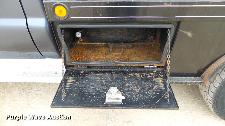 image for item DC2350 2007 Ford F350 Super Duty XLT flatbed pickup truck