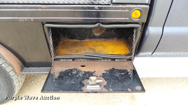 image for item DC2350 2007 Ford F350 Super Duty XLT flatbed pickup truck