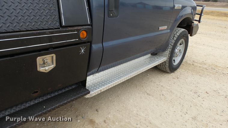 image for item DC2350 2007 Ford F350 Super Duty XLT flatbed pickup truck