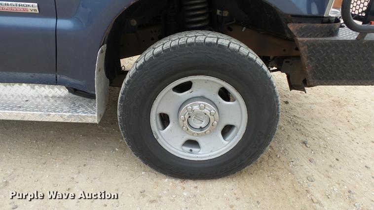 image for item DC2350 2007 Ford F350 Super Duty XLT flatbed pickup truck