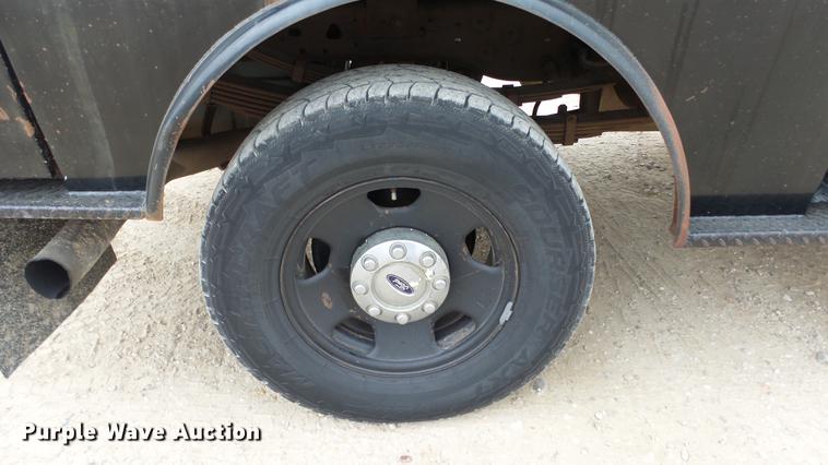 image for item DC2350 2007 Ford F350 Super Duty XLT flatbed pickup truck