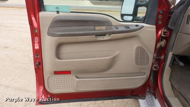 image for item DC2351 2002 Ford F350 Super Duty XLT flatbed pickup truck