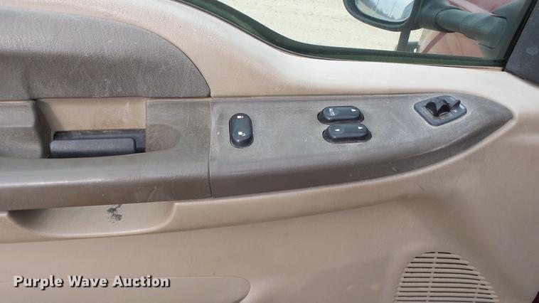 image for item DC2351 2002 Ford F350 Super Duty XLT flatbed pickup truck