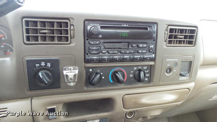 image for item DC2351 2002 Ford F350 Super Duty XLT flatbed pickup truck