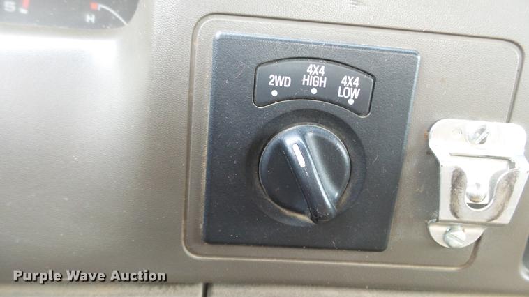 image for item DC2351 2002 Ford F350 Super Duty XLT flatbed pickup truck