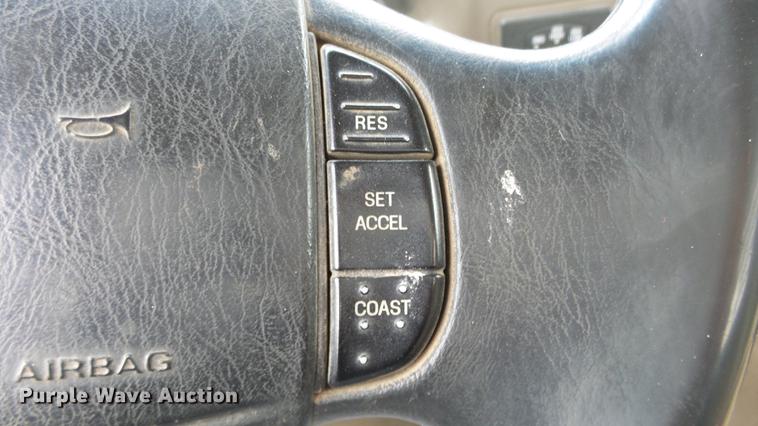 image for item DC2351 2002 Ford F350 Super Duty XLT flatbed pickup truck