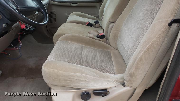 image for item DC2351 2002 Ford F350 Super Duty XLT flatbed pickup truck