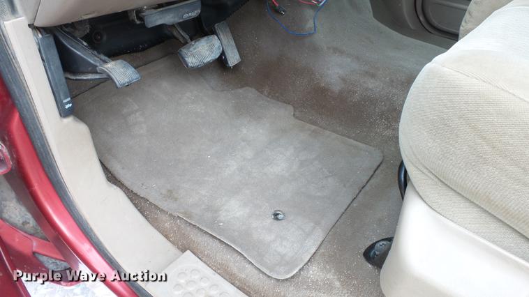 image for item DC2351 2002 Ford F350 Super Duty XLT flatbed pickup truck